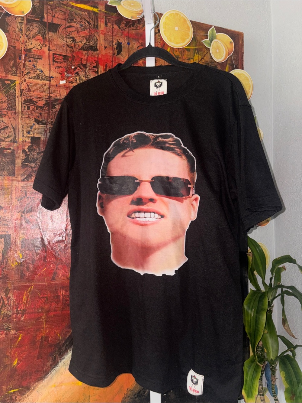 The Reign Shop Black Short-Sleeve Tee with Large Sunglasses Face Graphic Size L